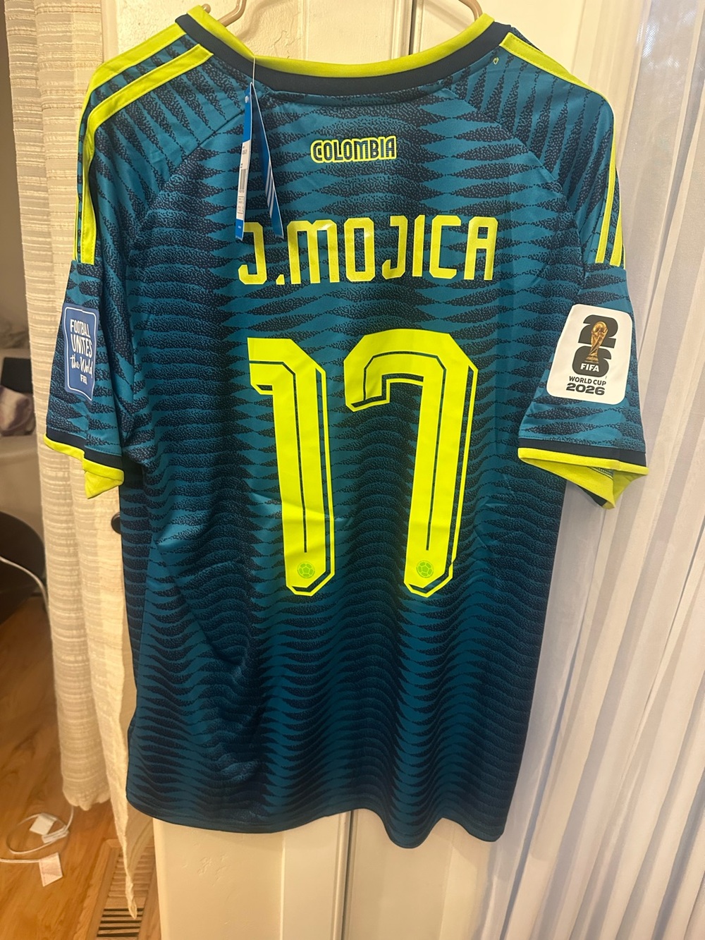 J. Mojica #17 Colombia soccer jersey fits Extra Large